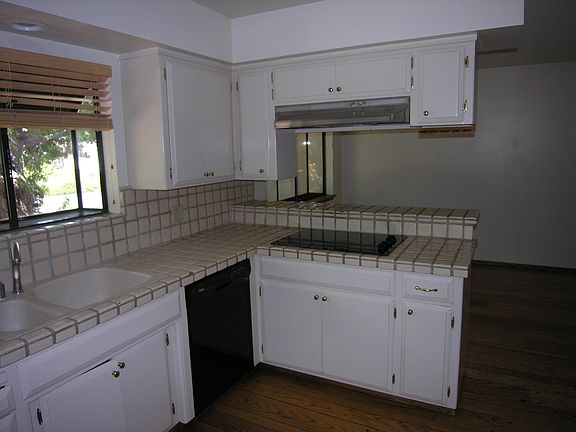 4th image of 20386 Kirkmont Dr