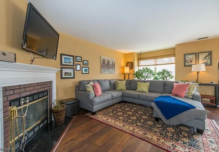 50 Pine St #4 — Photo 2