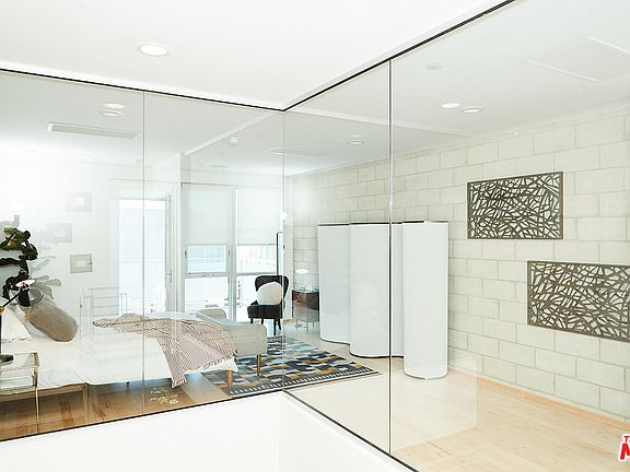 3rd image of 3450 Cahuenga Blvd W APT 301
