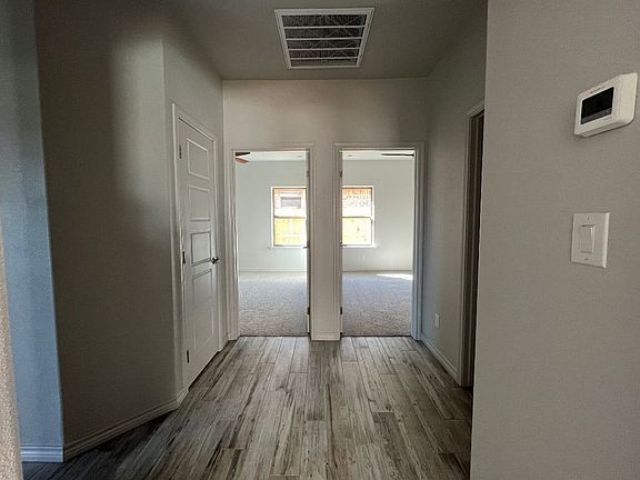 3rd image of 2105 Congress St