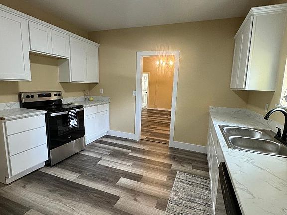 5th image of 415 E 9th St