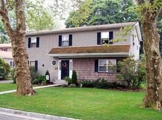 16 Fairview Rd W, Massapequa, NY 11758