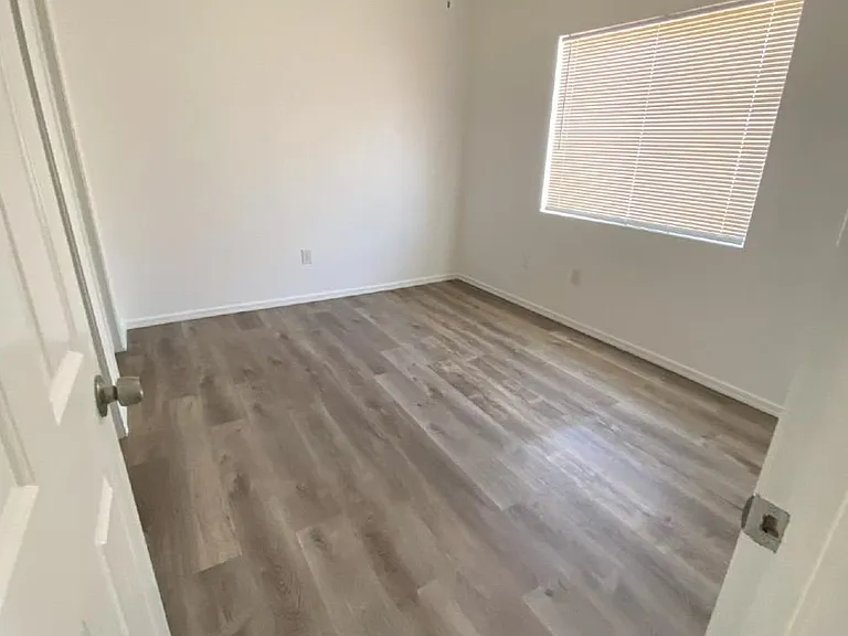 1559 Courtney Place — Photo 12