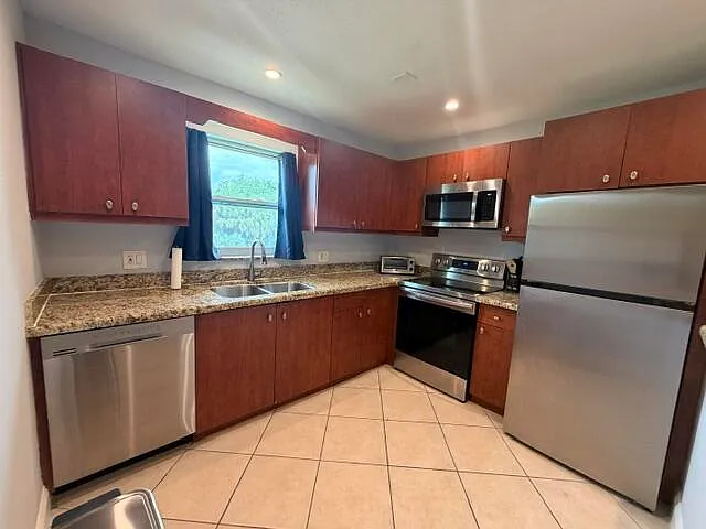 2 bed, 1.0 bath, 864 sqft, $1,875 — Photo 3