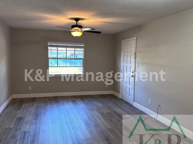 515 Duchess Ct #2 — Photo 3