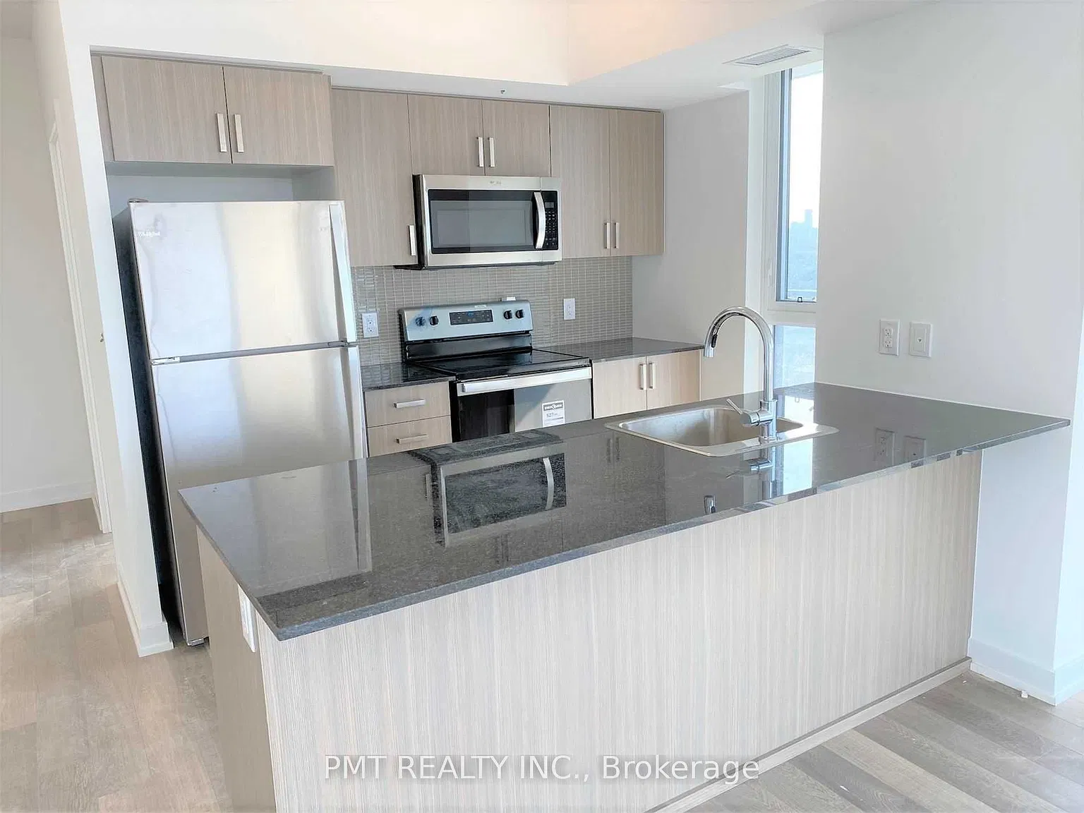 3 bed, $3,090 — Photo 2