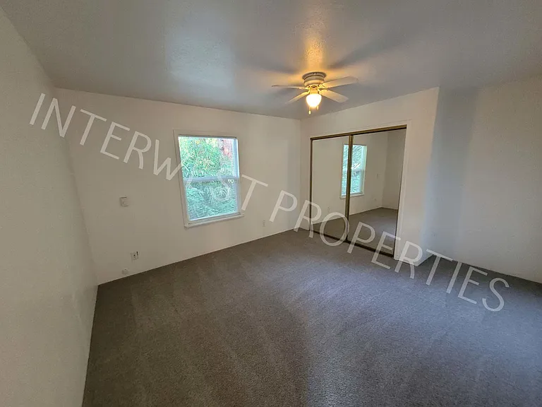 16045 Swan Ave — Photo 3