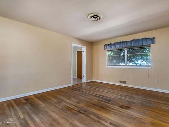 5th image of 411 Foster Ln