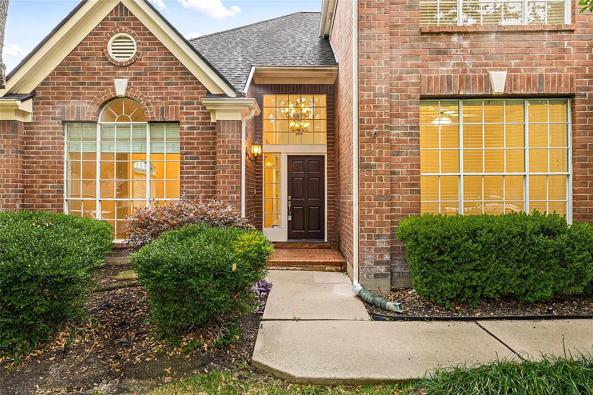 Building Photo - 23218 Colony Green Dr