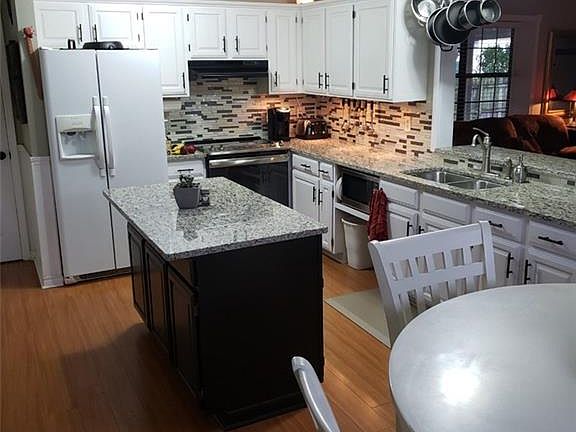 3rd image of 217 W Wright Blvd