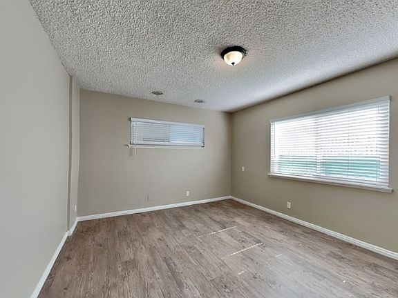 5th image of 6833 Langdon Ave