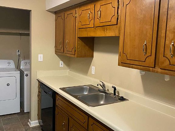 5th image of 3854G Northeast Dr #0
