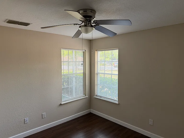 6004 Westgate Dr #102 — Photo 11