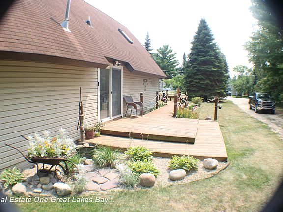 3rd image of 1911 N Ogemaw Trl
