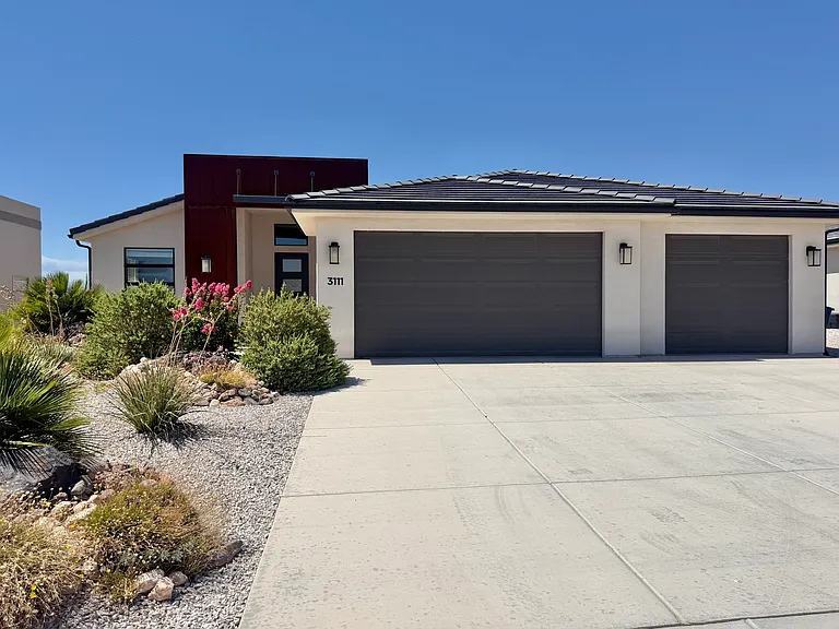 3111 E Photinia Dr — Photo 1