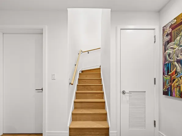 42-02 Crescent Street image 8 of 19