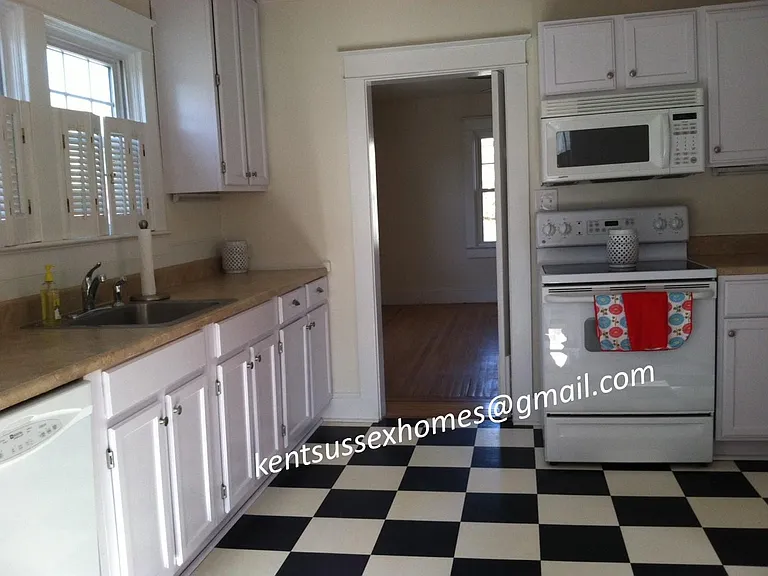 704 SE 2nd St — Photo 4