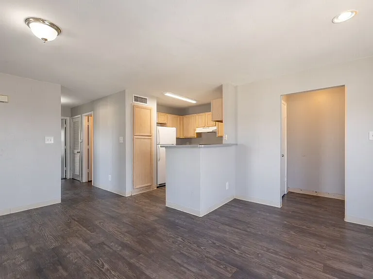 Amistad Apartments — Photo 18