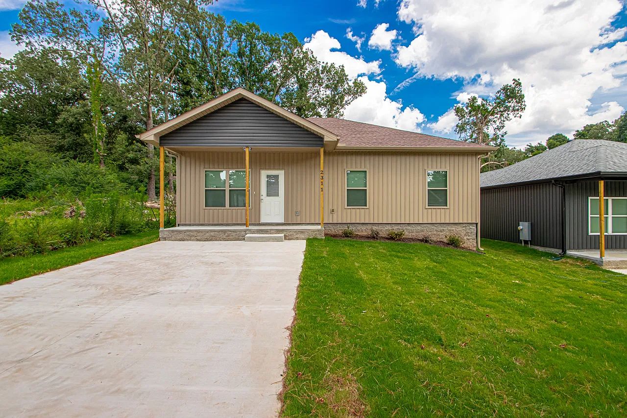 Stylish 4-Bed, 2-Bath New Build with Open Layout and Private Backyard — Photo 1
