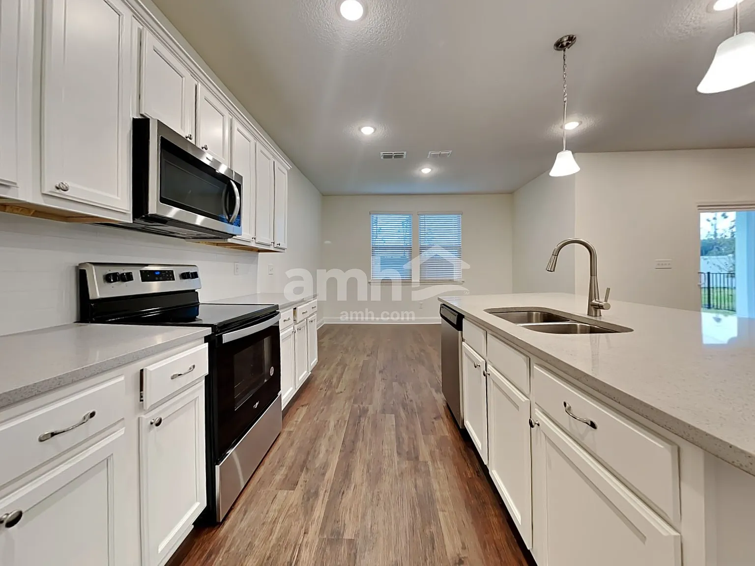 5 bed, 3.0 bath, 2377 sqft, $3,075 — Photo 2
