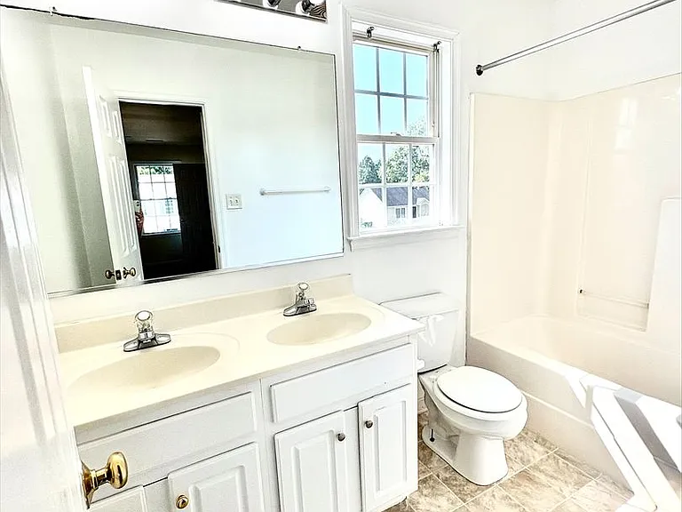 6207 Beaufont Hills Ct — Photo 10