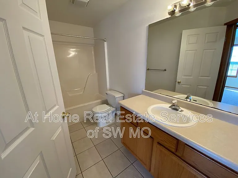 625 S Hazelnut Ave — Photo 16