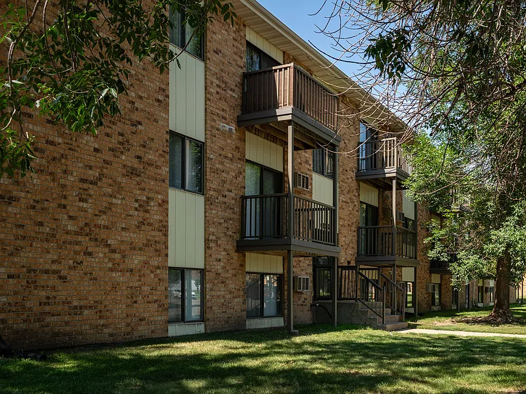 Bismarck, ND Garden Grove Apartments | Exterior