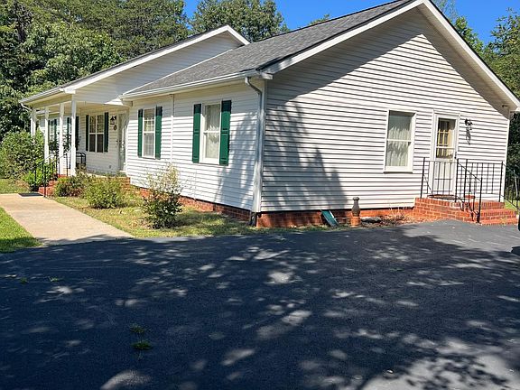 3rd image of 282 Bryant Rd