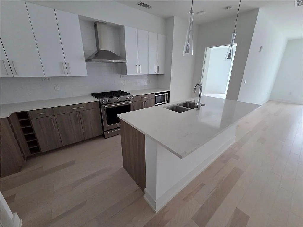 2 bed, 2.0 bath, 1386 sqft, $3,395 — Photo 4