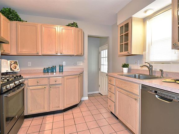 5th image of 1159 Hilltop Dr