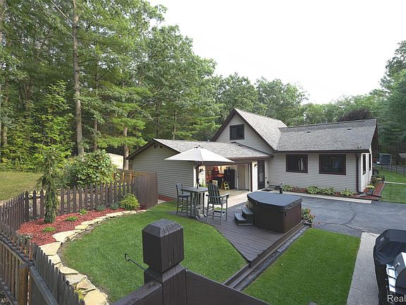 3rd image of 5799 Goodar Rd