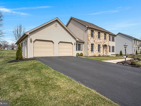 4th image of 1325 Pheasant Run Rd