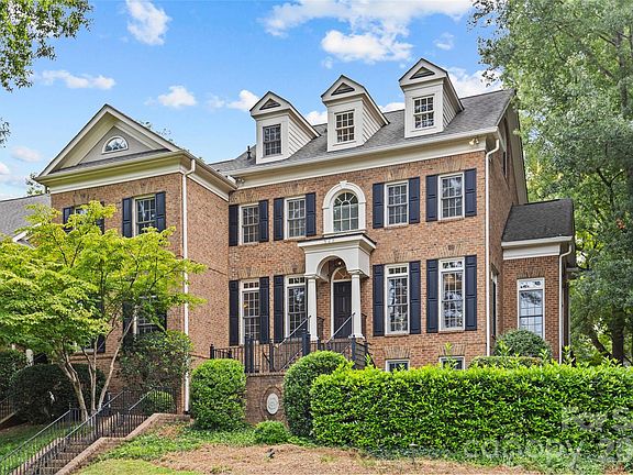 3rd image of 529 Queens Rd