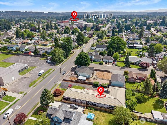 4th image of 1010 W Pioneer