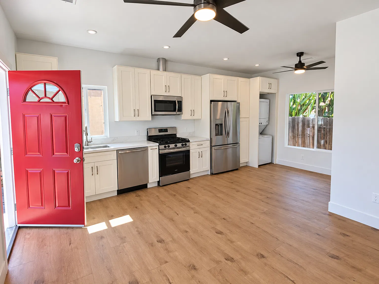 2 bed, 654 sqft, $2,900 — Photo 3