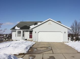 6202 Sandsnes Ln, Madison, WI 53719