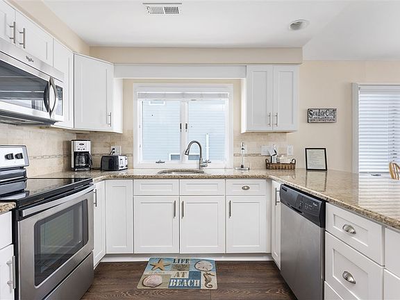 3rd image of 11 63rd St E Unit Sea