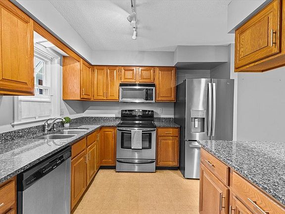 4th image of 206 Woodbine by the Lake #2