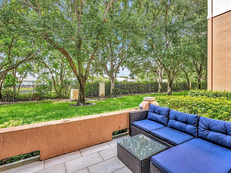 2414 Venetian Way — Photo 9
