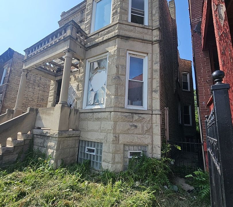 1st image of 3332 W Congress Pkwy