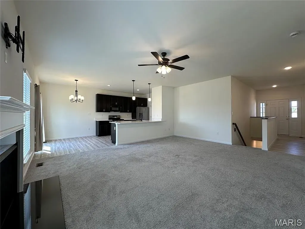 3 bed, 1306 sqft, $2,400 — Photo 4