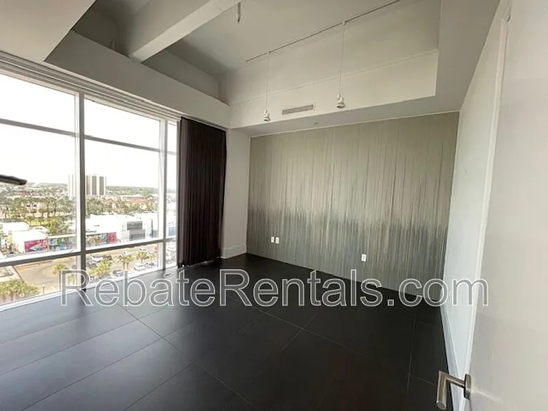 320 N 1st St #813 — Photo 31