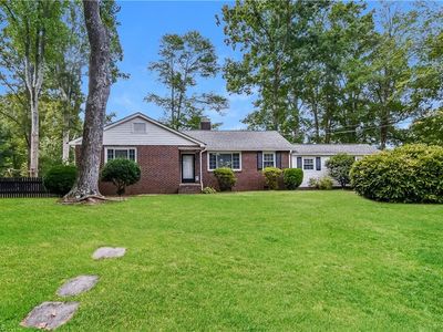 706 Woodcrest Dr, Winston Salem, NC, 27104