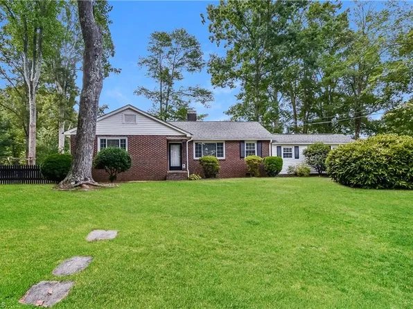706 Woodcrest Dr, Winston Salem, NC 27104