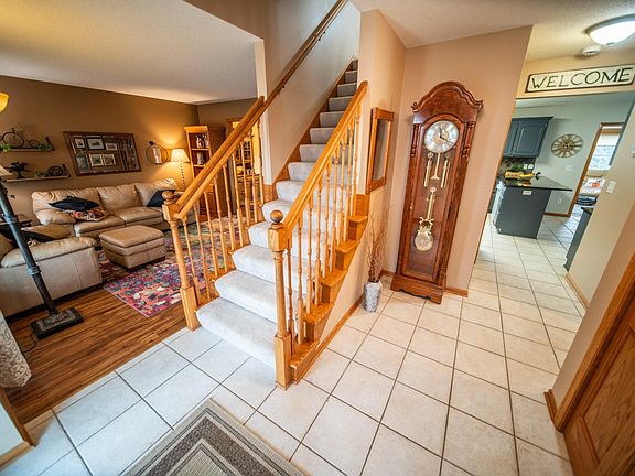 2nd image of 1002 Yorkshire Ln NW