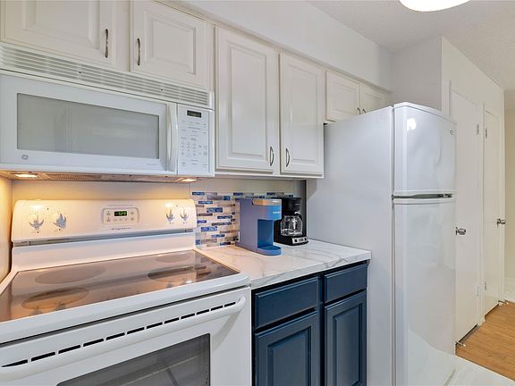 5th image of 1818 S Lakeshore Blvd APT 27