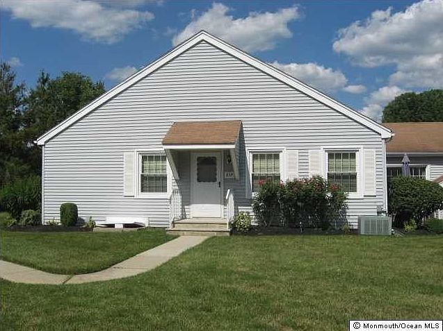 1st image of 83 Parkway Dr