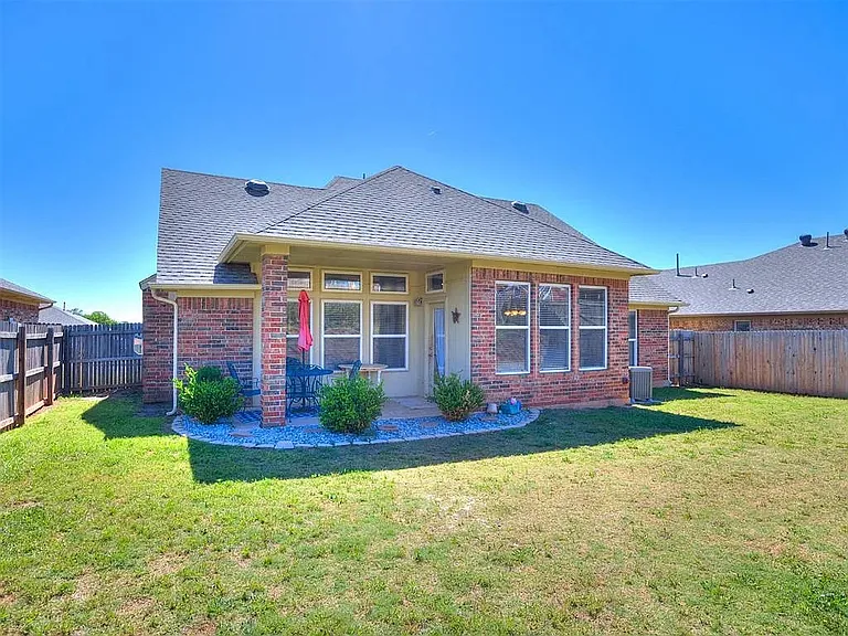 516 Woodsong Dr — Photo 24