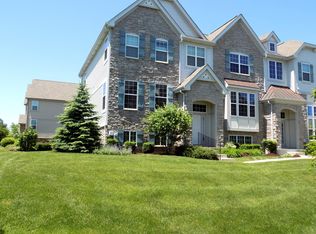 302 Sype Dr, Carol Stream, IL 60188