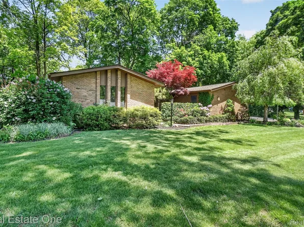 1309 Ashover Dr, Bloomfield Hills, MI 48304